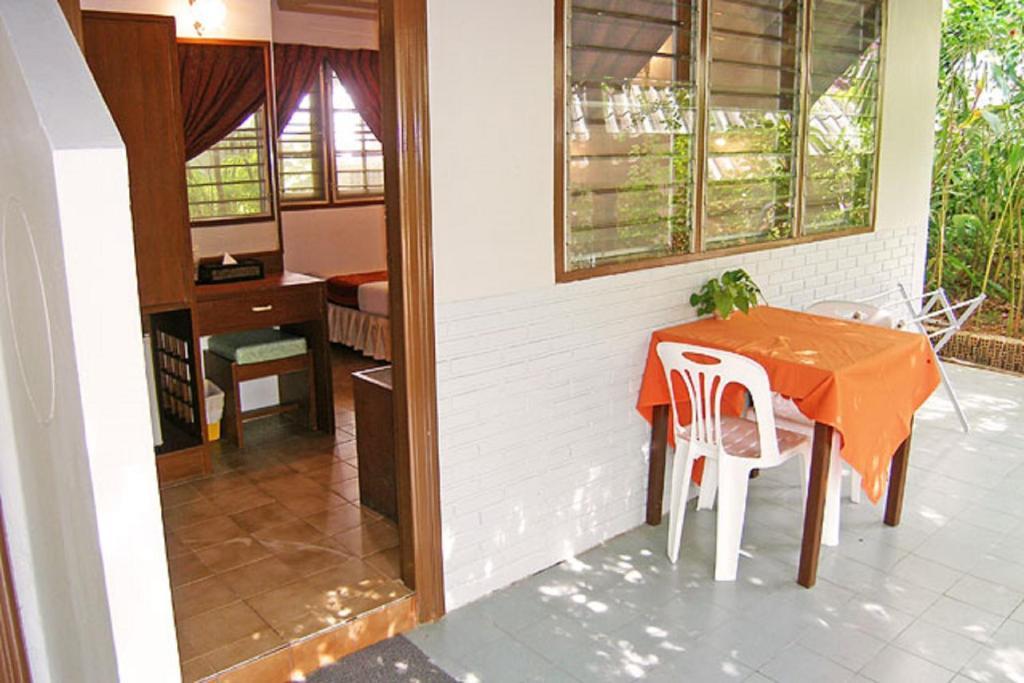 Phuket Golden Sand Inn - Sha Extra Plus Karon Habitación foto