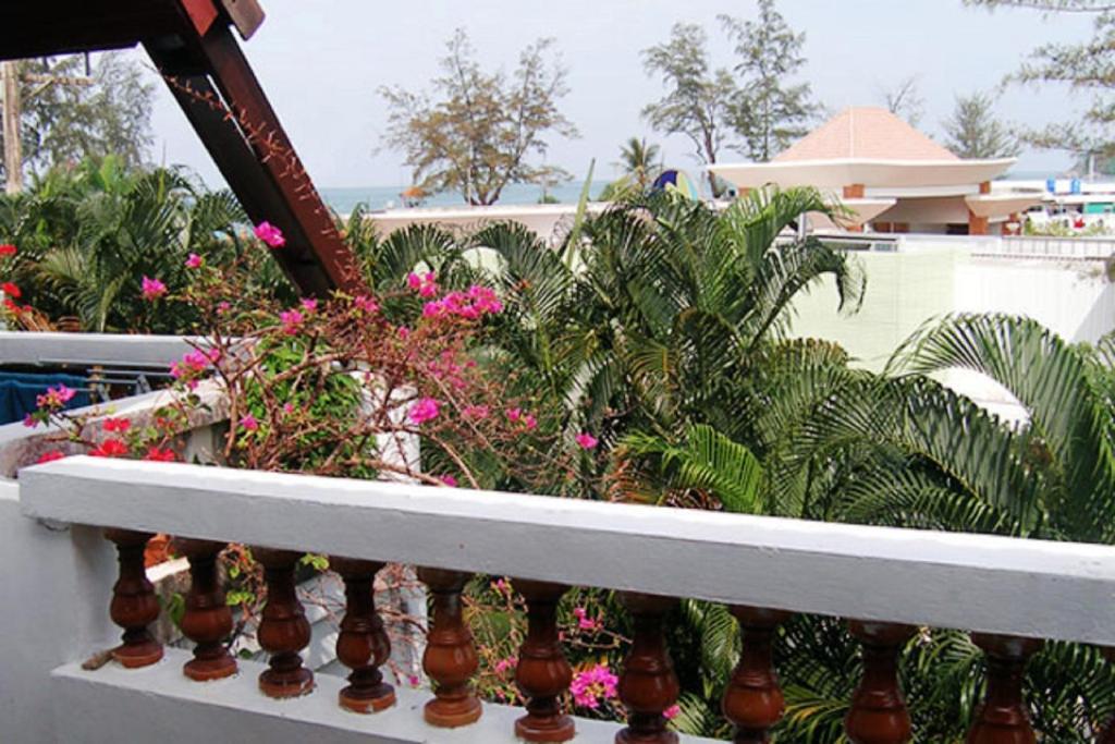 Phuket Golden Sand Inn - Sha Extra Plus Karon Habitación foto